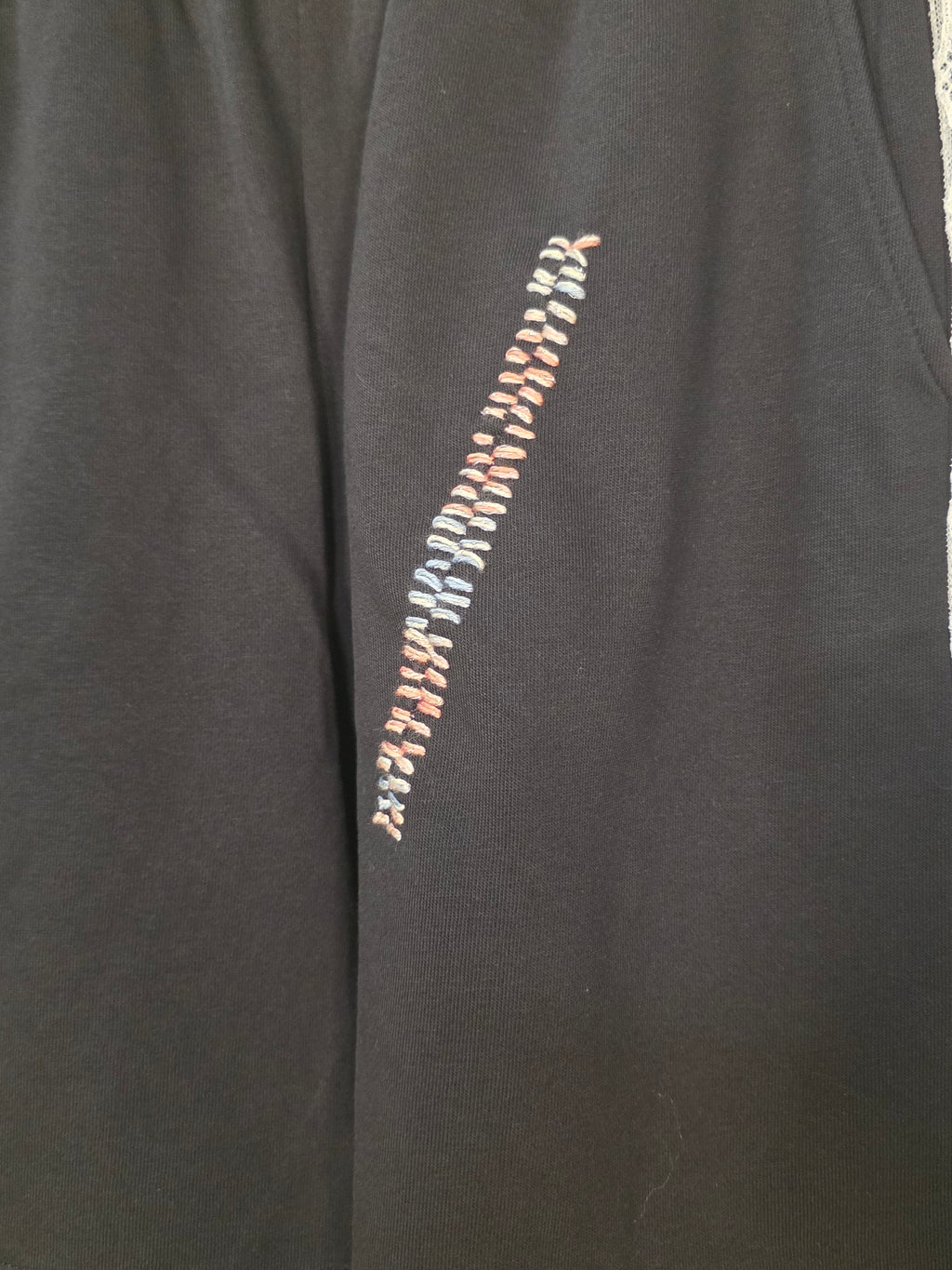 Pantaloncini neri con inserti in pizzo