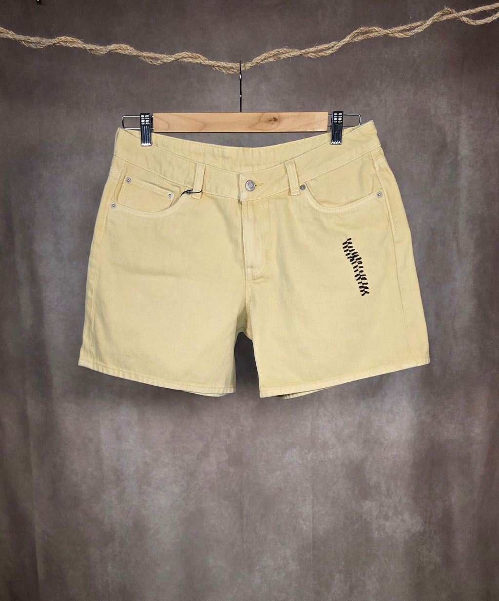 Shorts in denim giallo