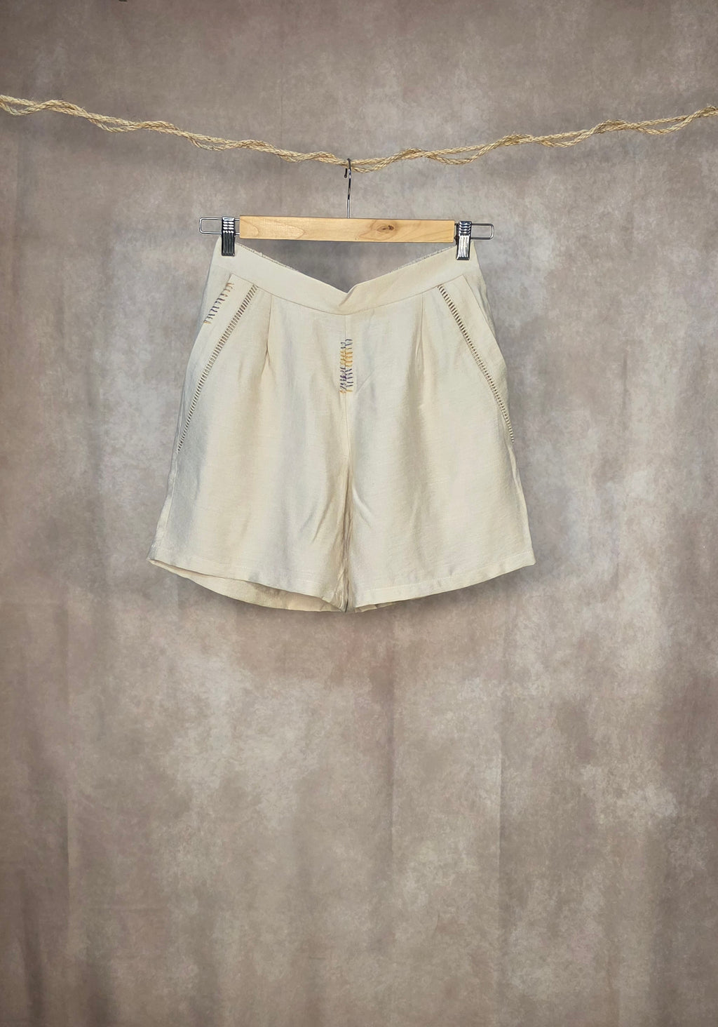 Shorts color avorio