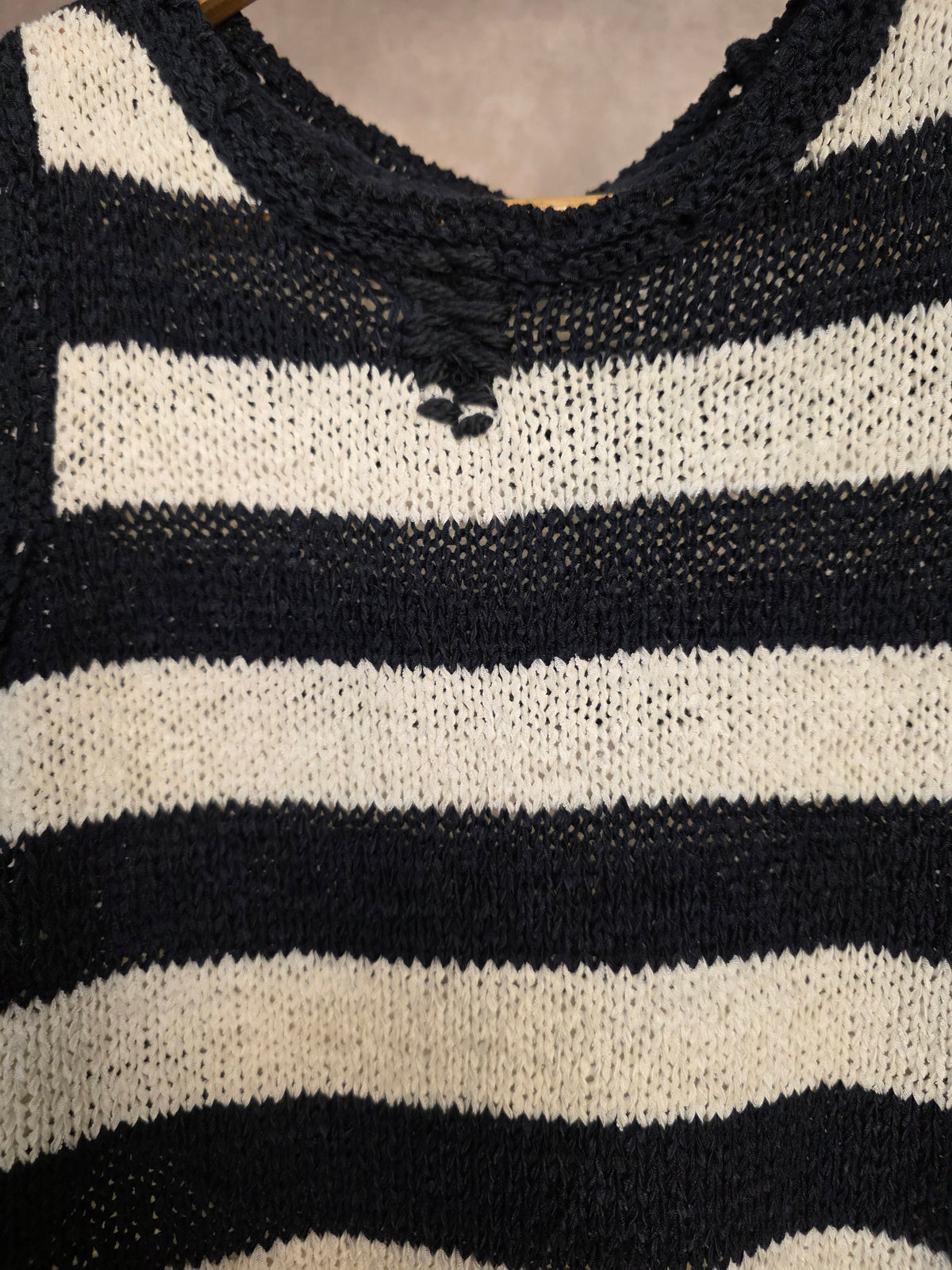 Top smanicato in maglia