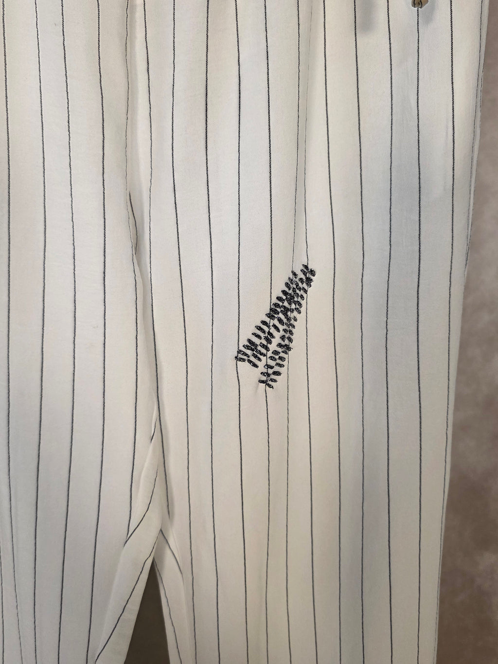 Pantaloni gessati con cinturino