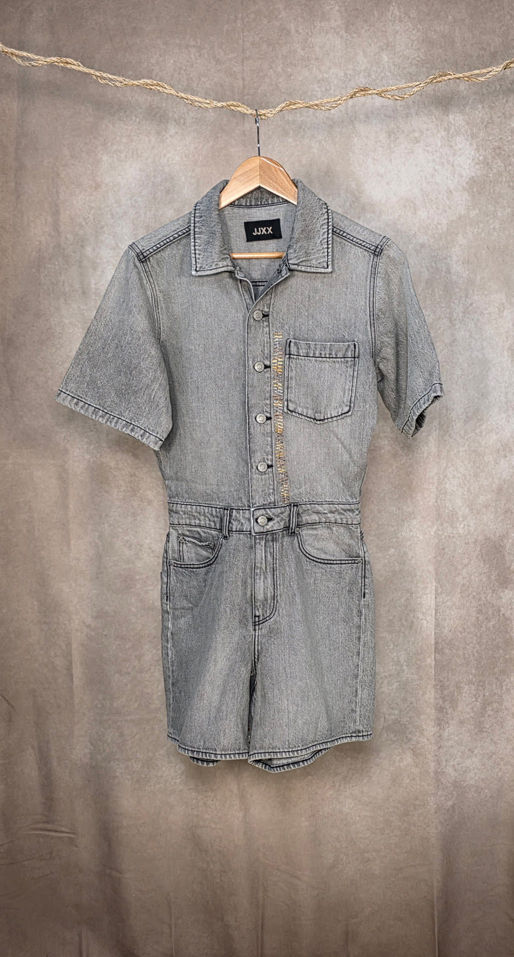 Tuta corta in denim grigio