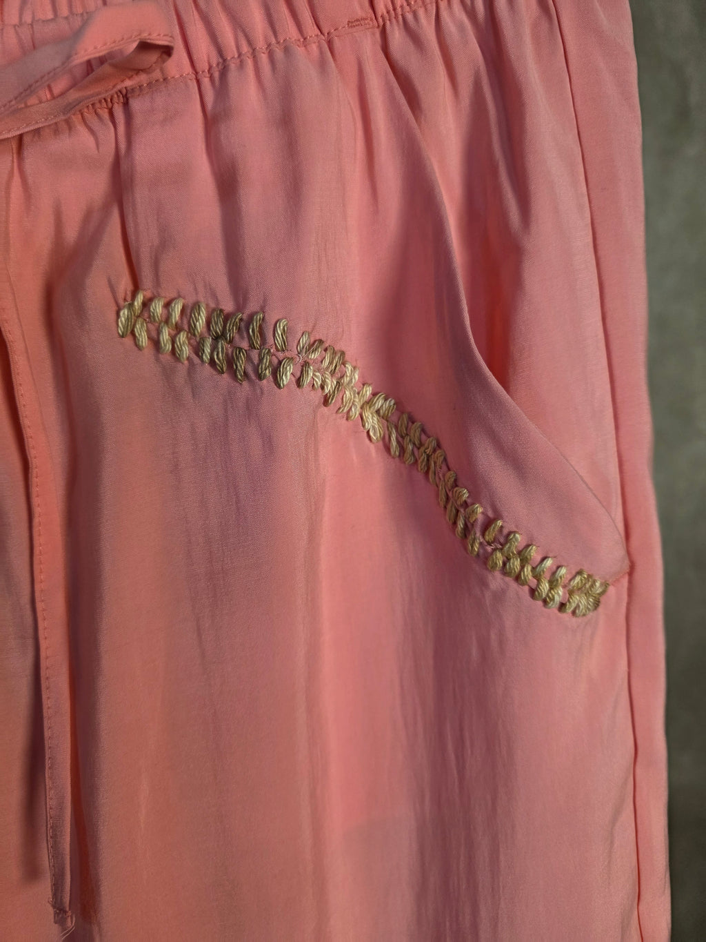Pantalone rosa fluido