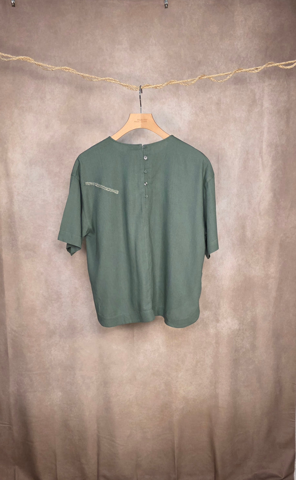 T-shirt in misto lino verde salvia