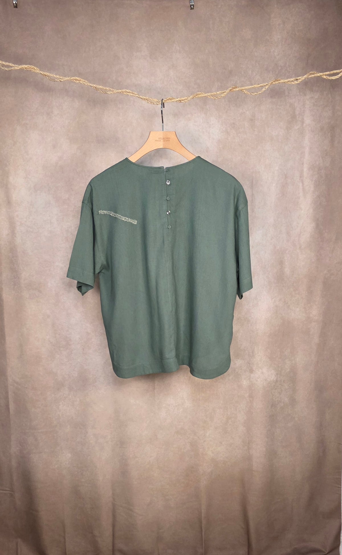 T-shirt in misto lino verde salvia