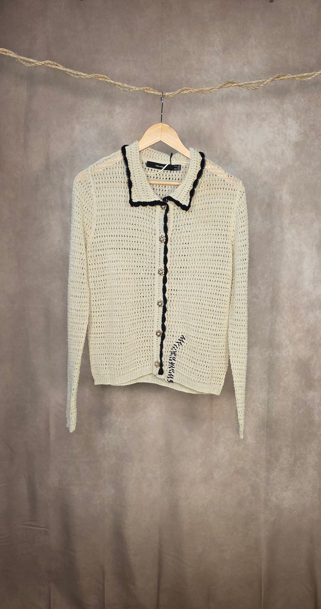 Cardigan in maglia traforata con bottoni gold