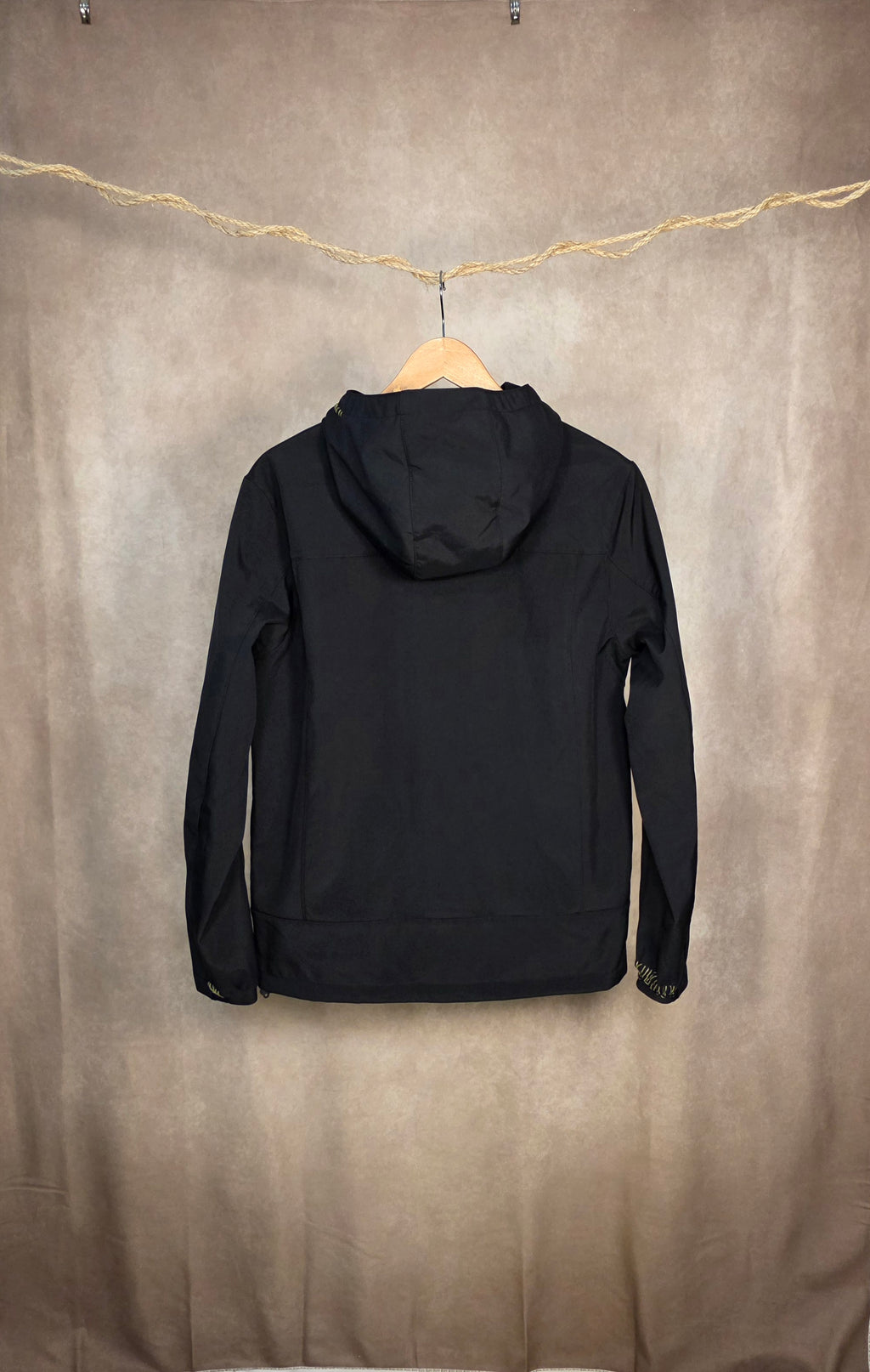 Giacca leggera tecnica con zip e cappuccio