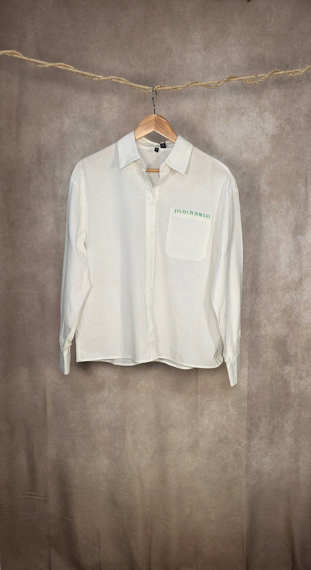 Camicia bianca in misto cotone organico e lino