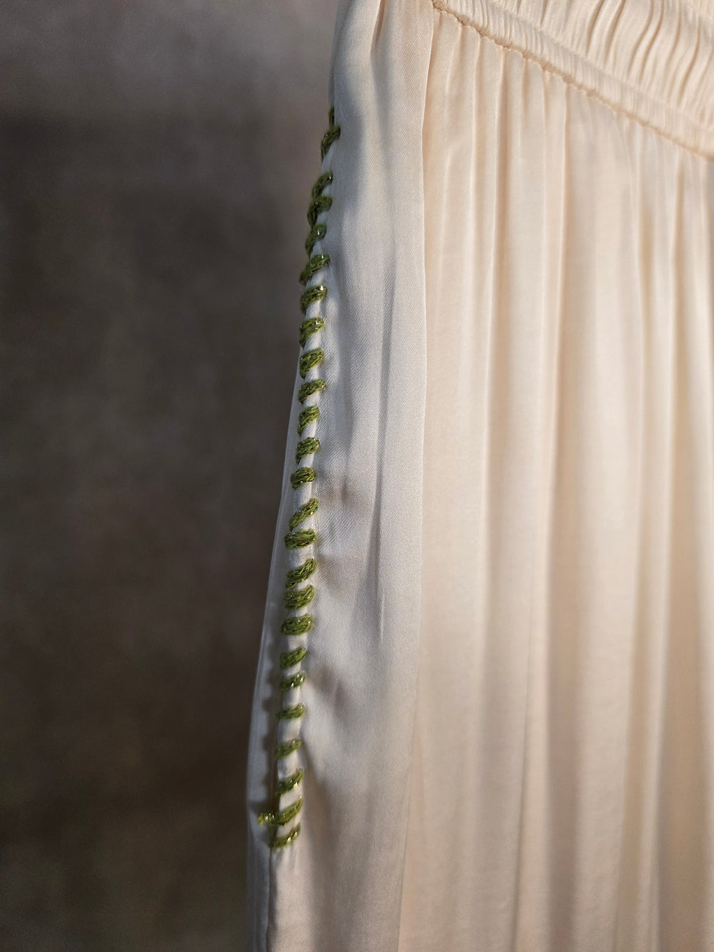 Pantalone con dettaglio in pizzo