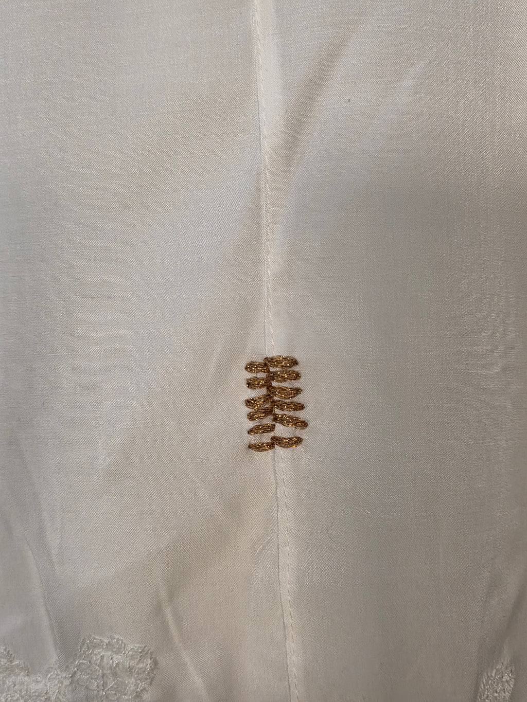 Camicia bianca a maniche lunghe con orlo in pizzo