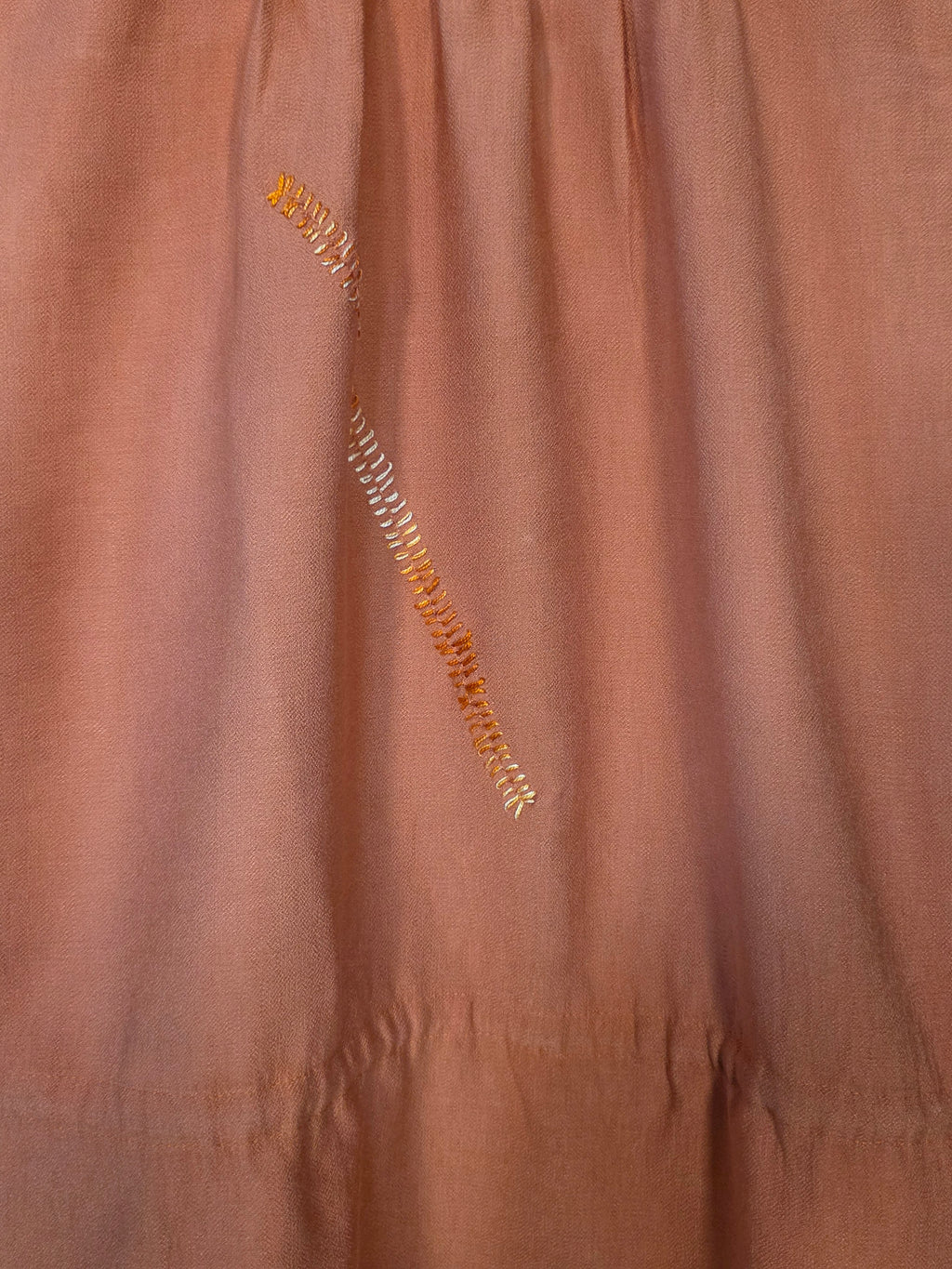 Camicia smanicata con scollo arricciato