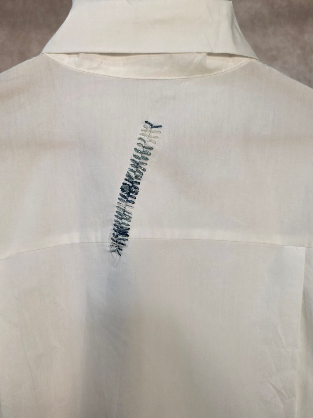 Camicia in cotone con collo a fiocco