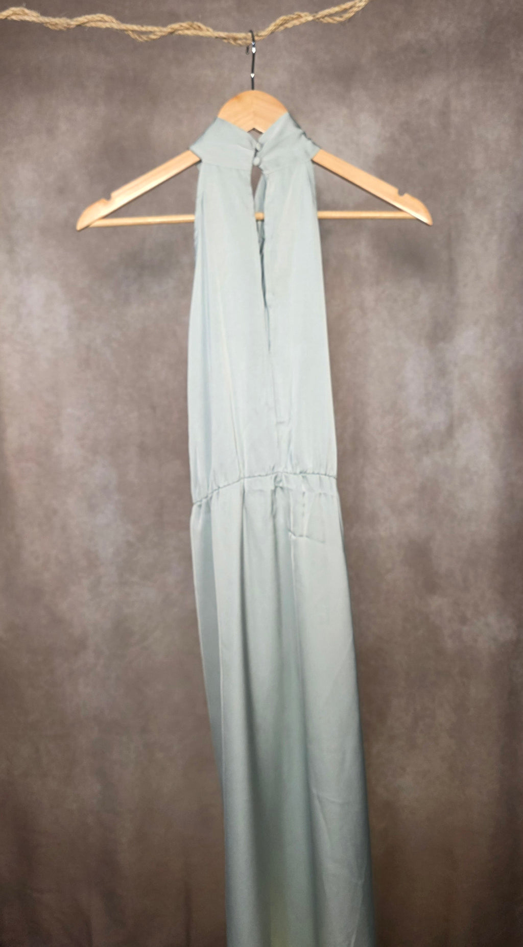 Abito halter fluido