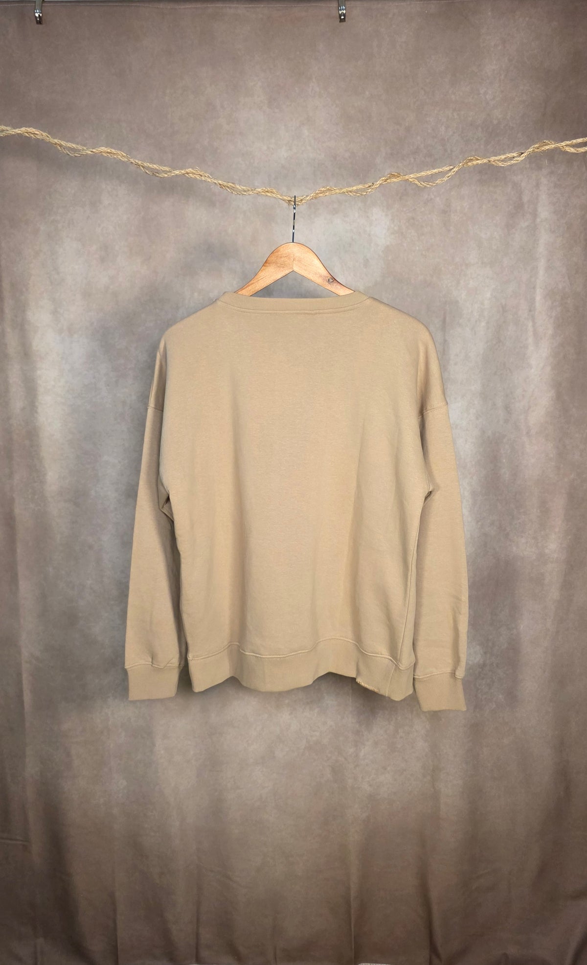 Felpa beige con grafica college