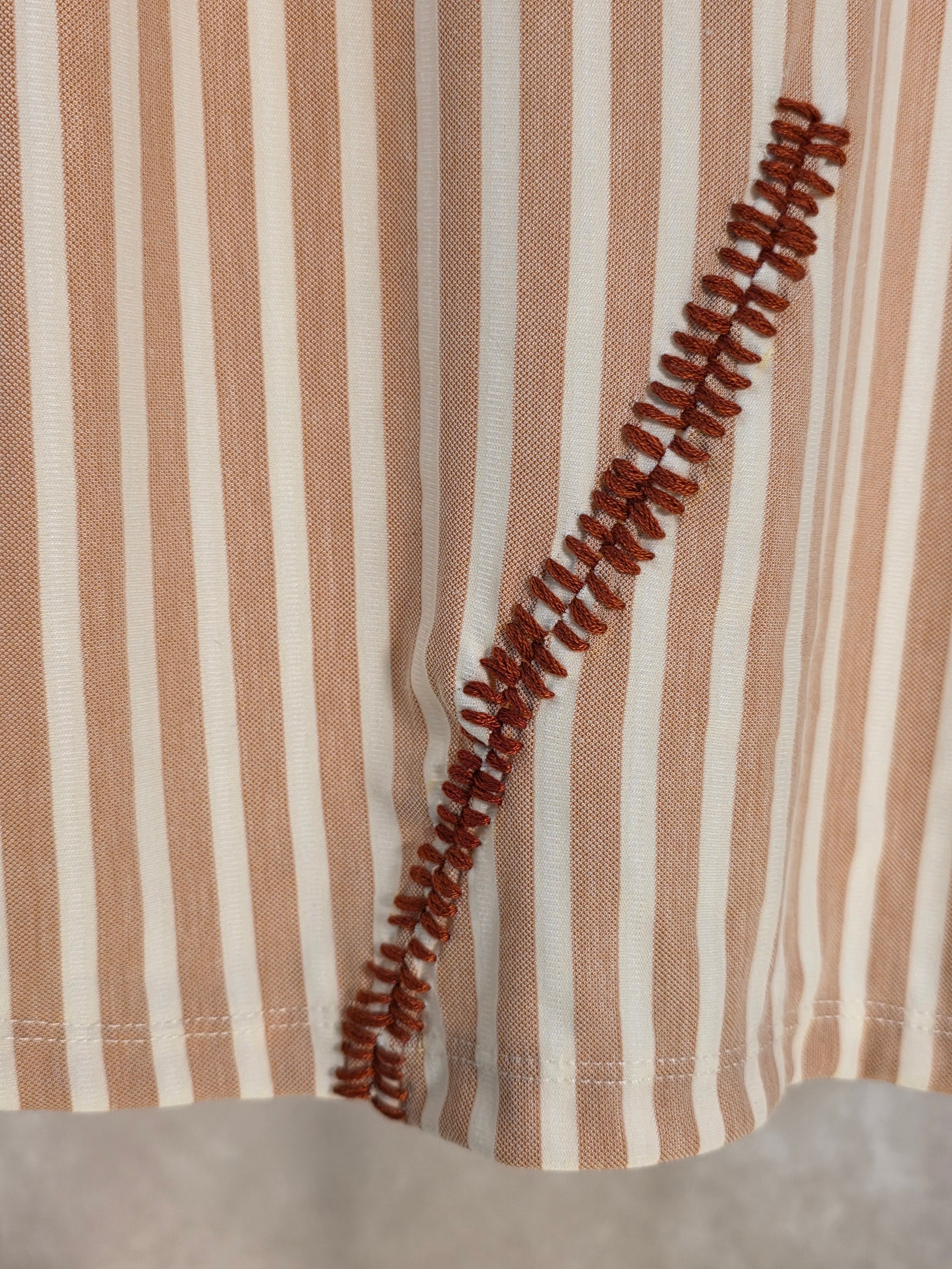 Top gessato con bottoni