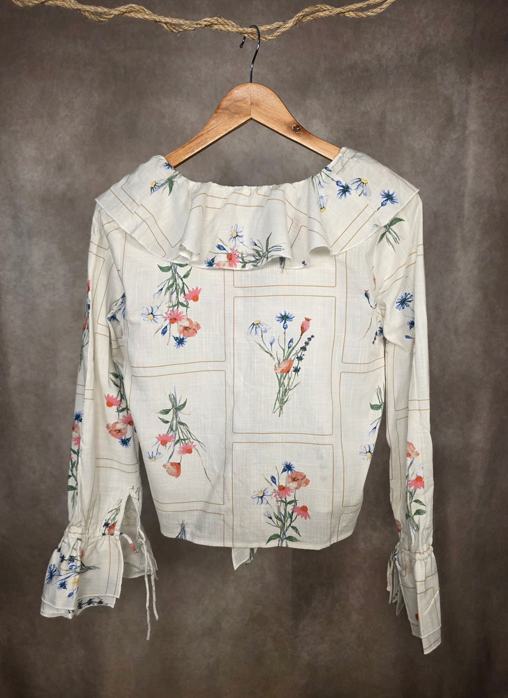 Camicia fantasia floreale e volant