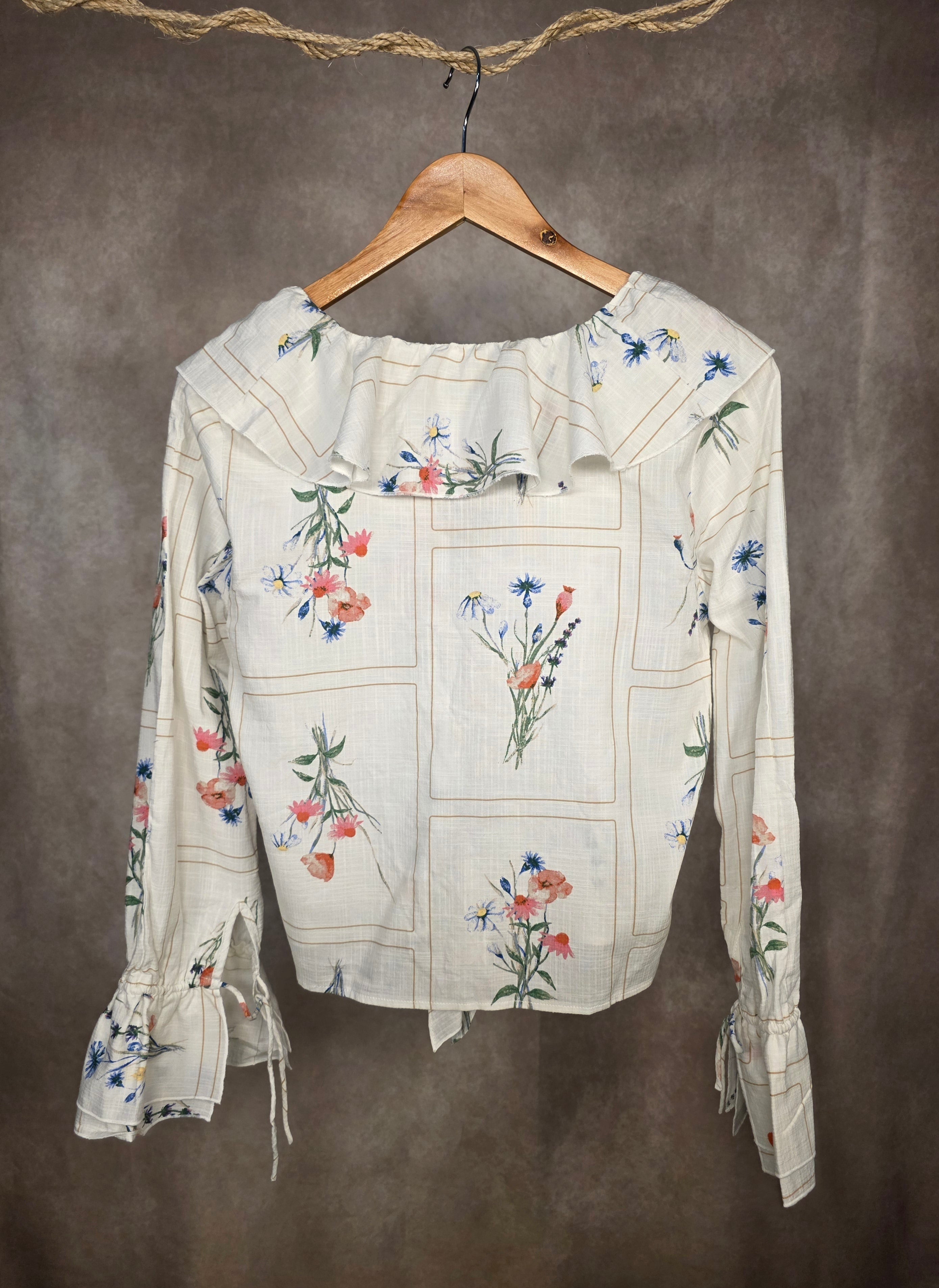 Camicia fantasia floreale e volant