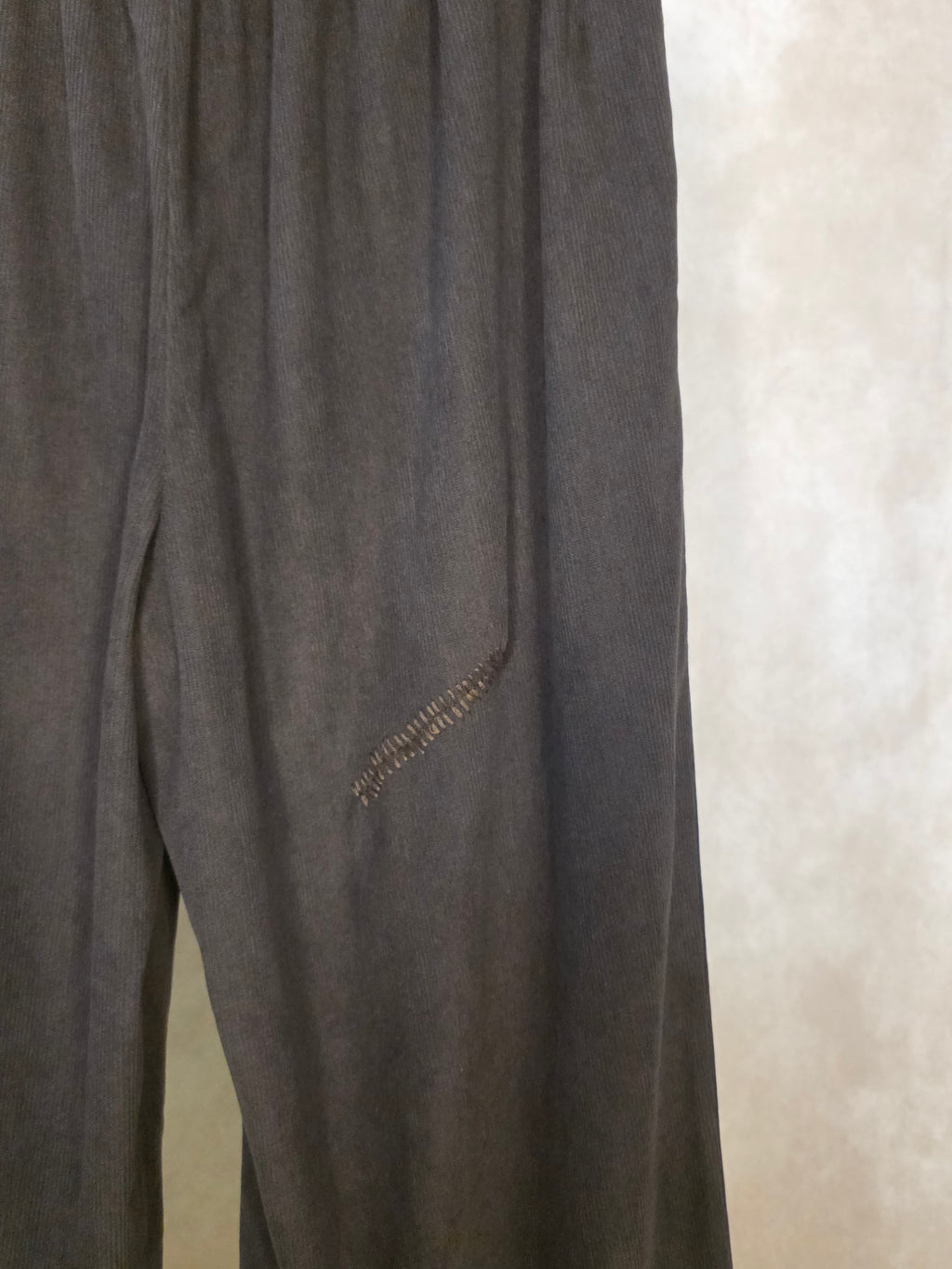 Pantaloni a gamba larga color marrone cioccolato