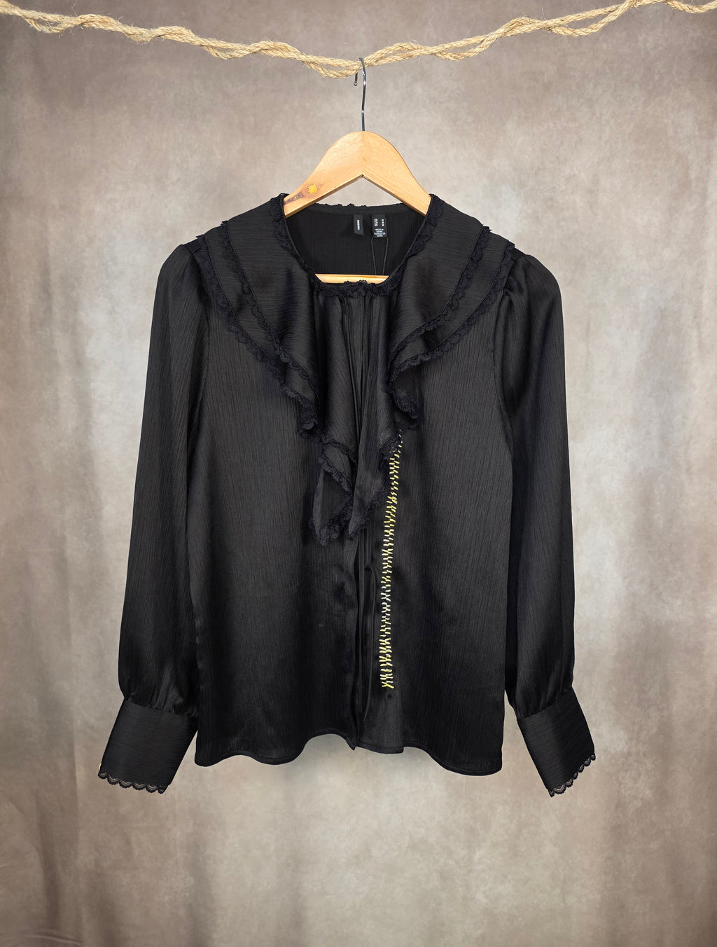 Camicia con colletto a ruches