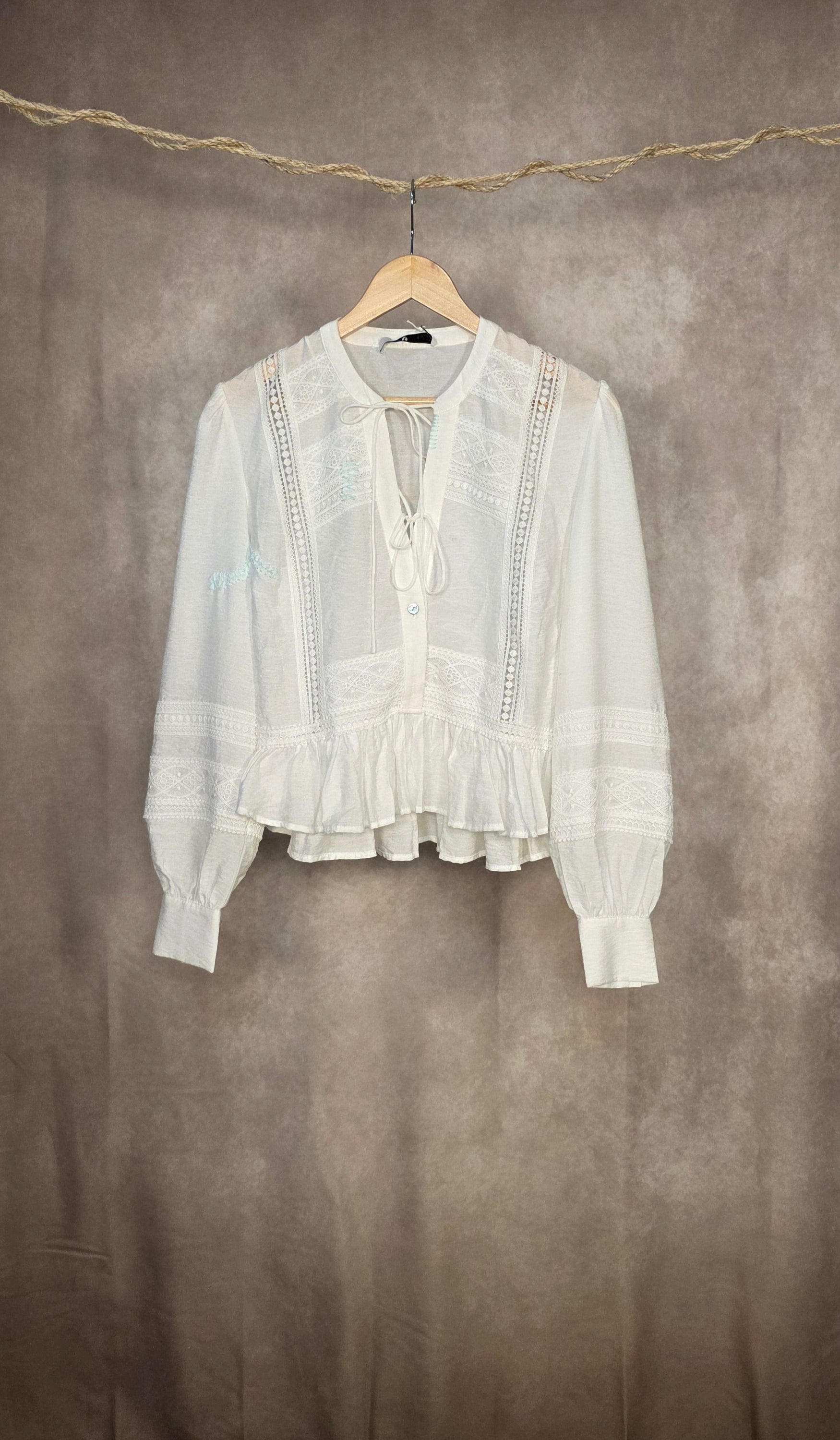 Camicia ricamata bianca