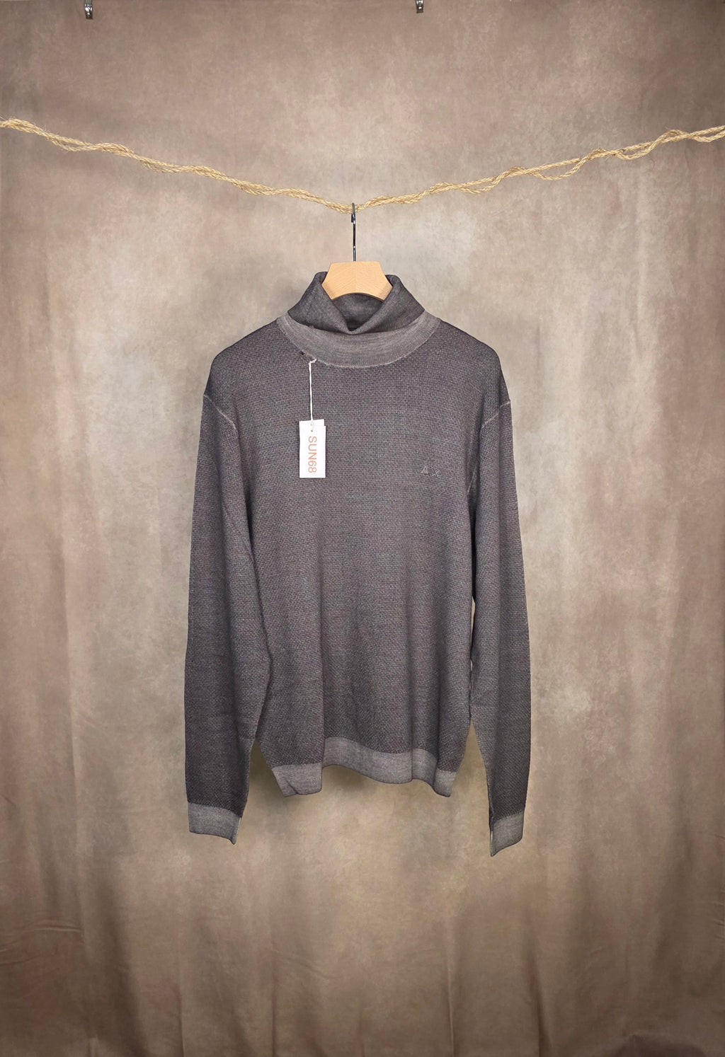 Maglia dolcevita grigio di SUN68