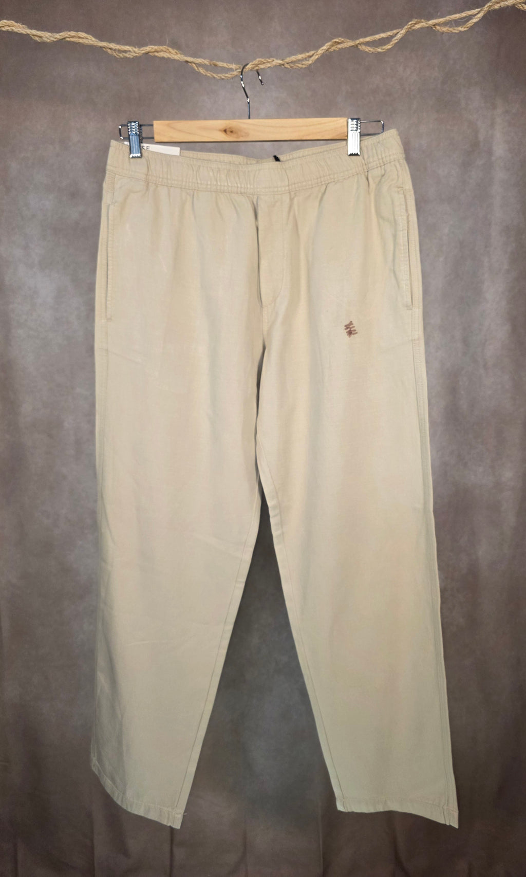 Pantaloni dropped crotch