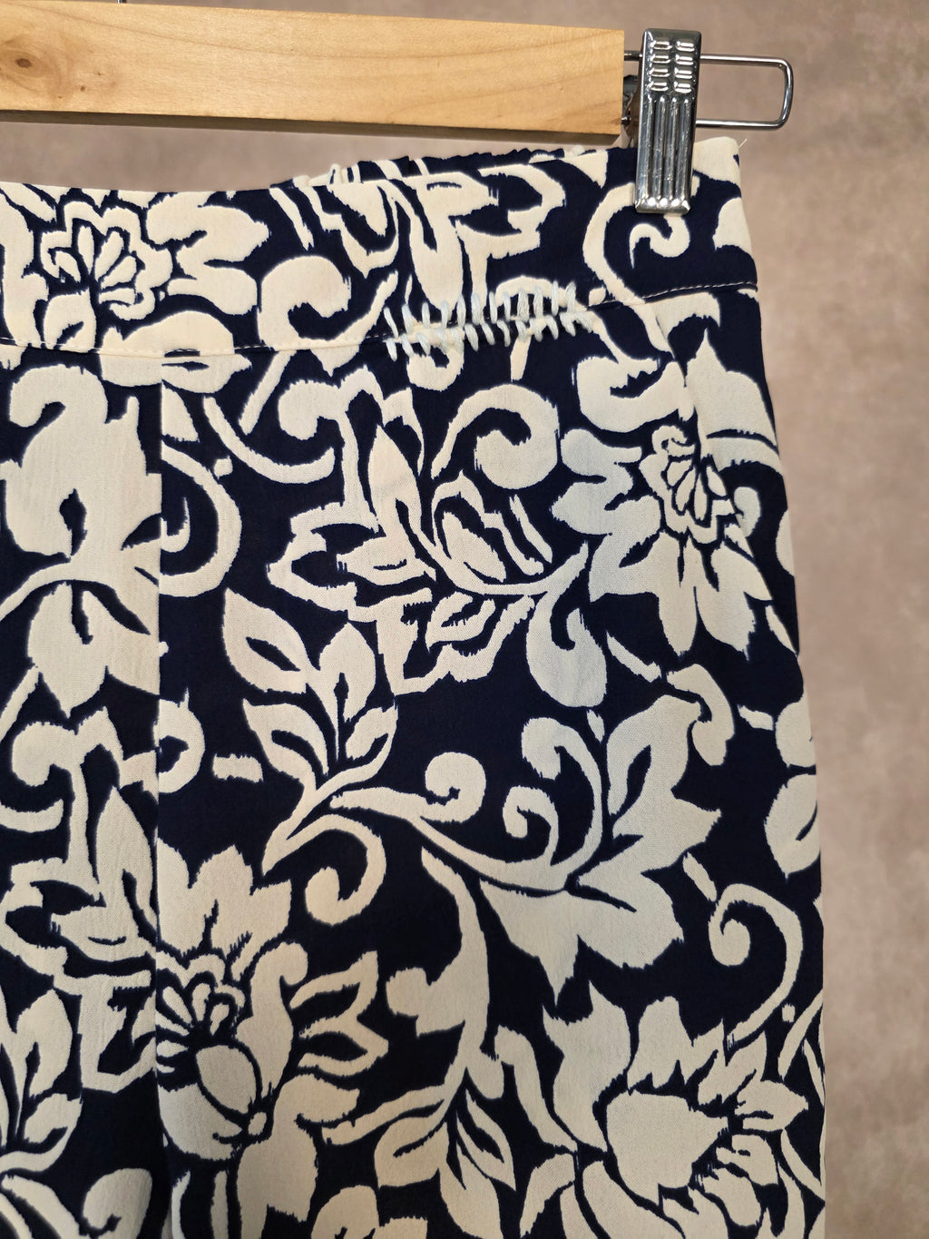 Shorts con stampa fiori e vita elastica
