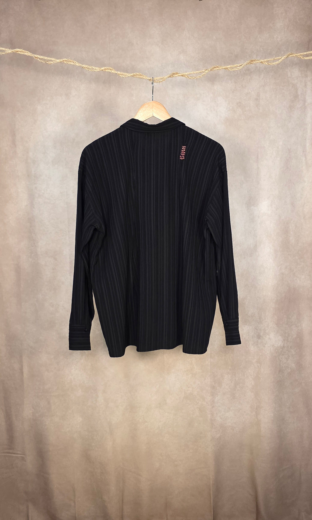 Camicia nera a righe in viscosa
