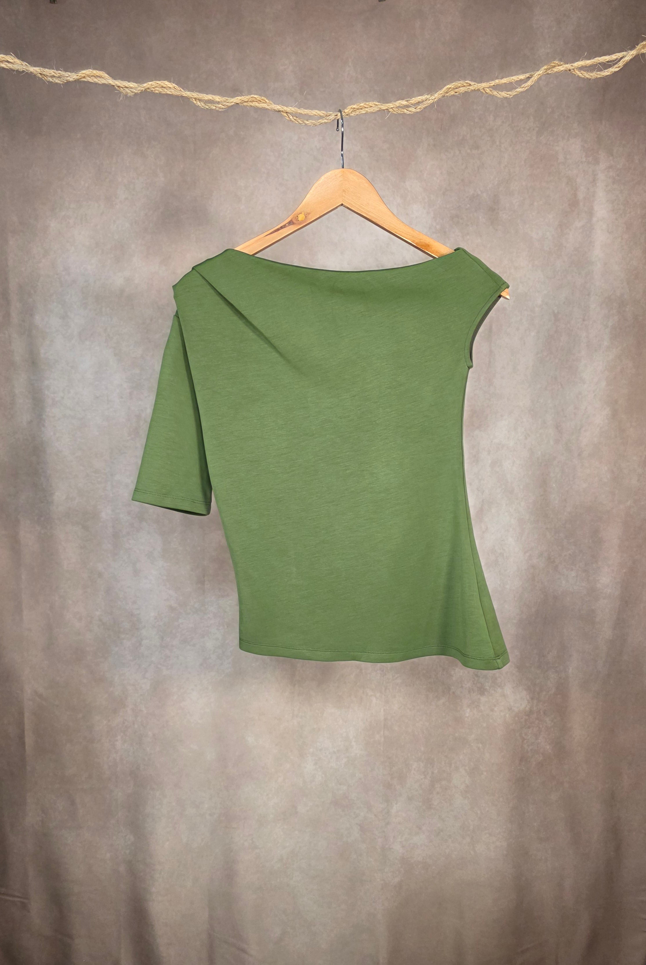 Top asimmetrico drappeggiato
