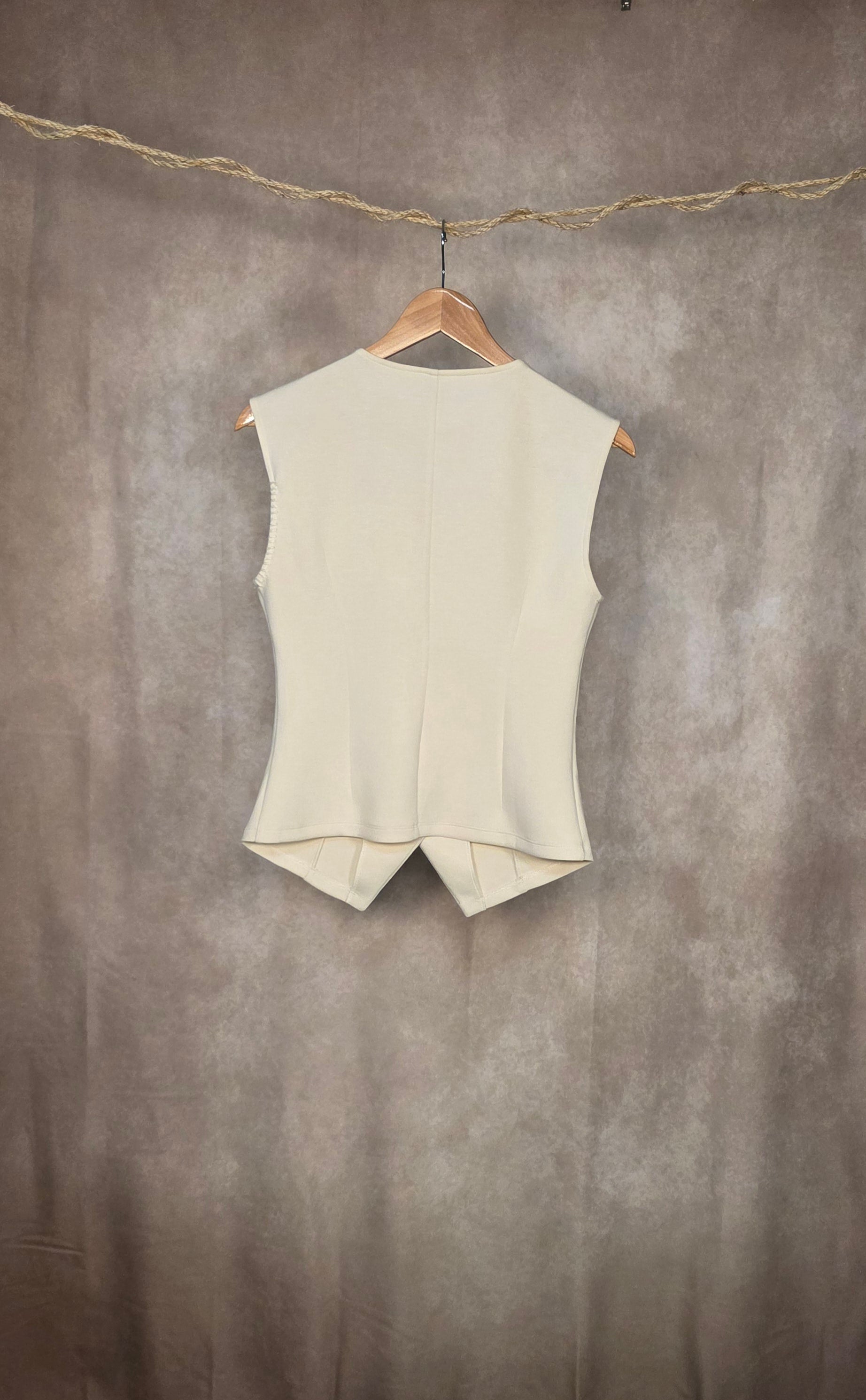 Gilet a scollo V con bottoni color avorio