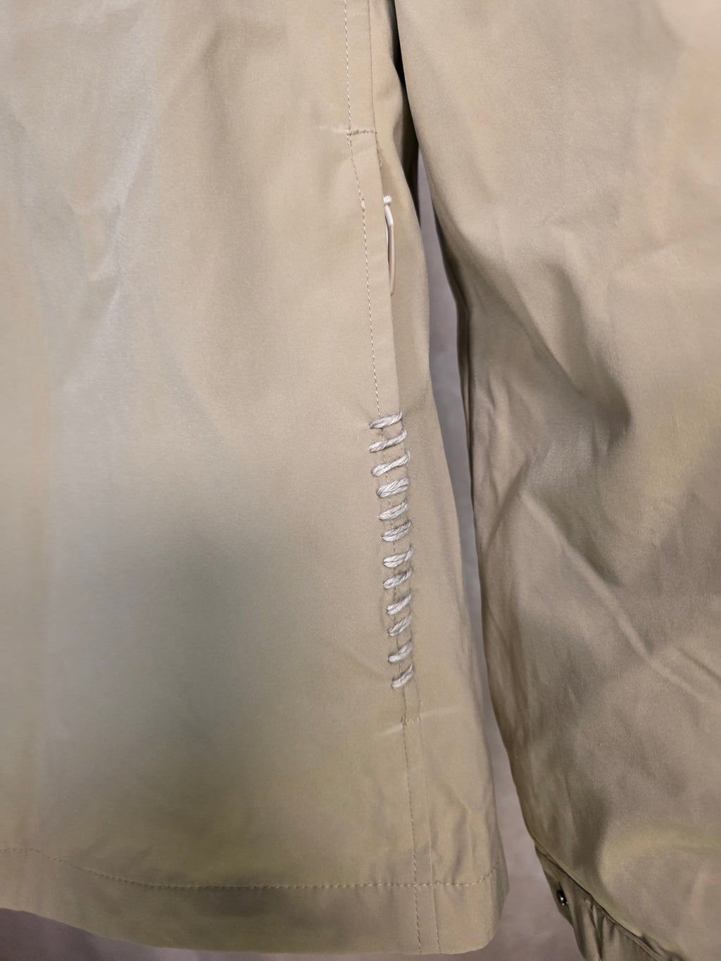 Giacca a vento leggera beige
