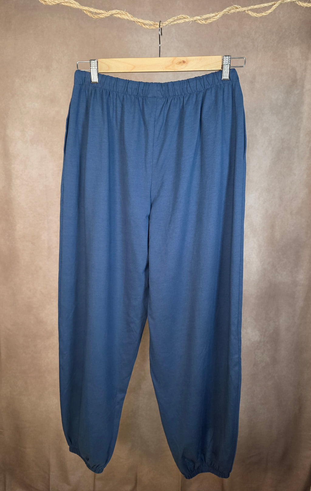 Pantaloni jogger