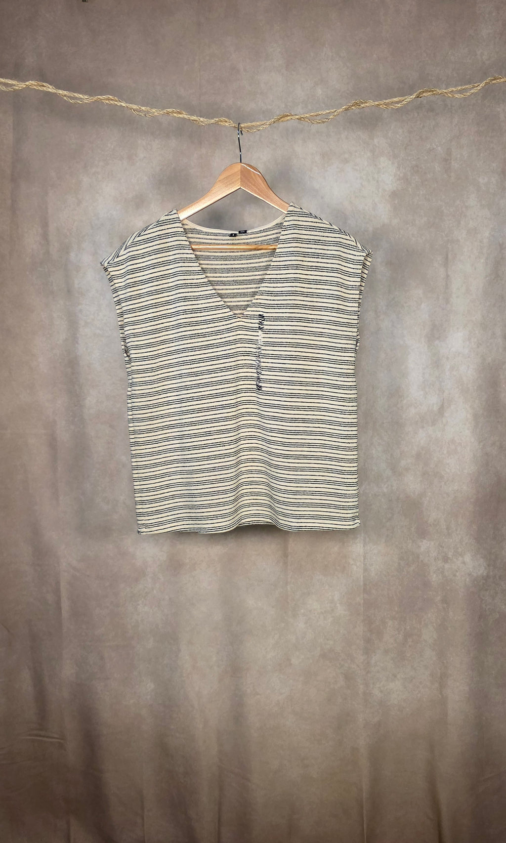 Top in maglia a scollo V smanicata