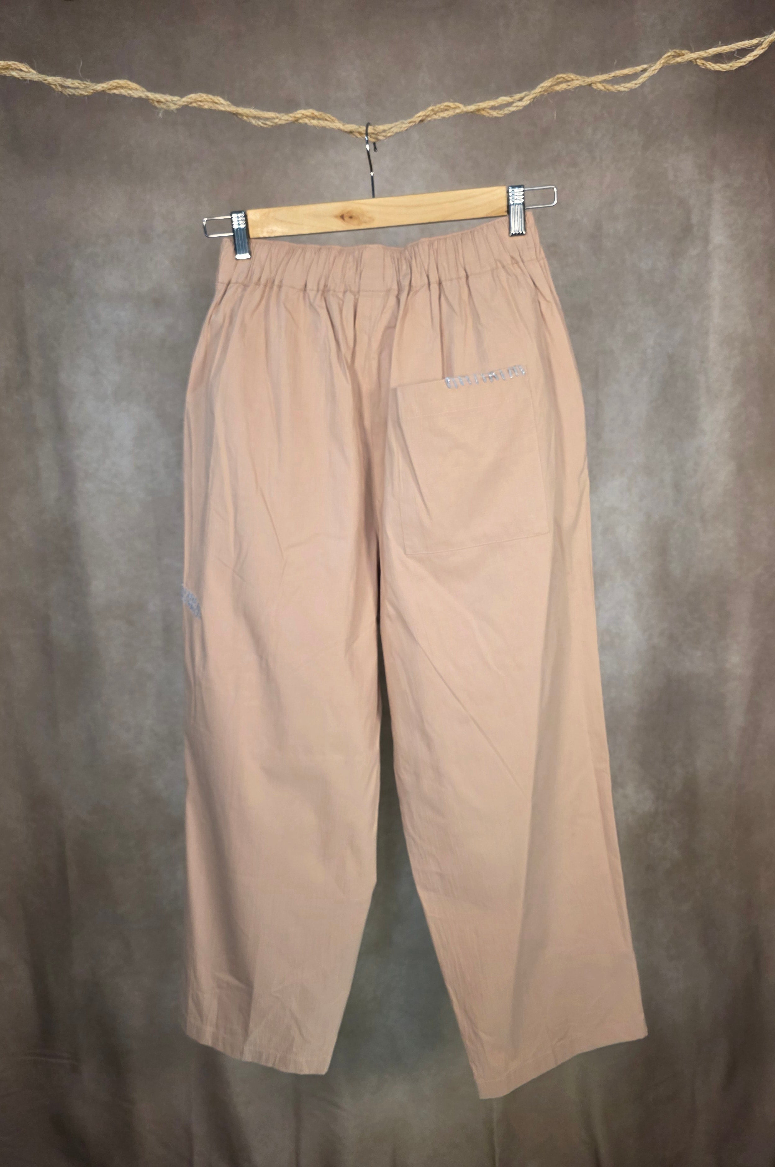 Pantaloni a vita elastica con coulisse e pieghe frontali