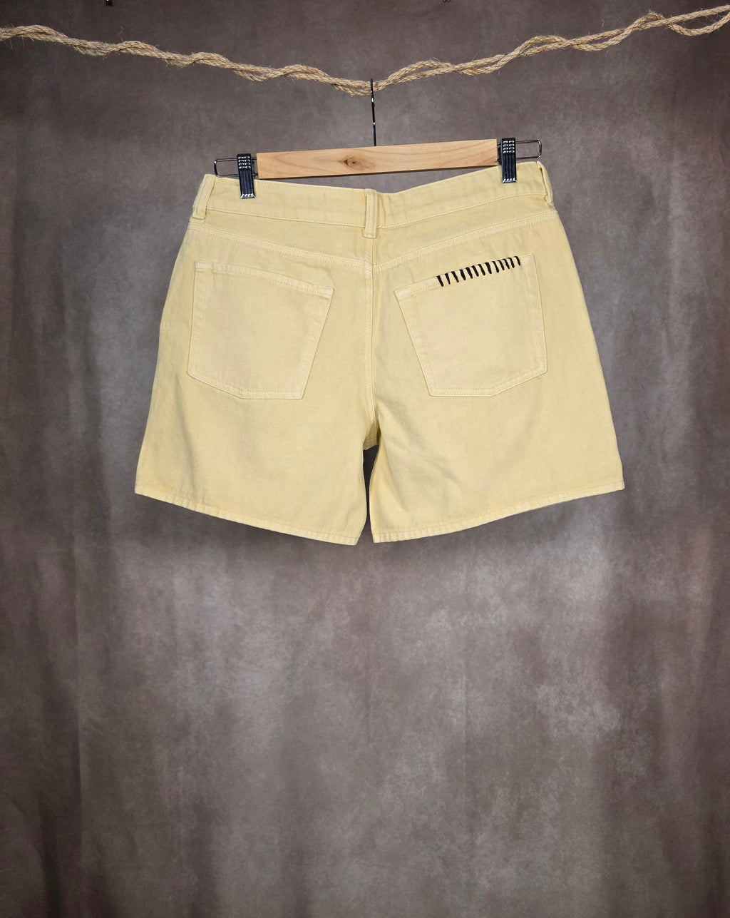 Shorts in denim giallo