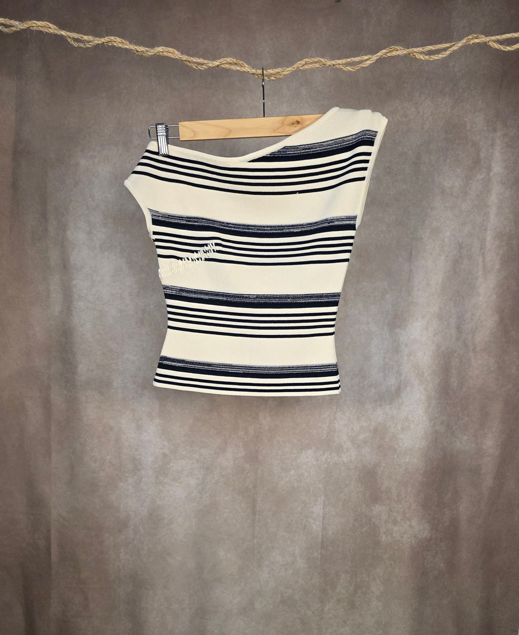 Top in maglia asimmetrico