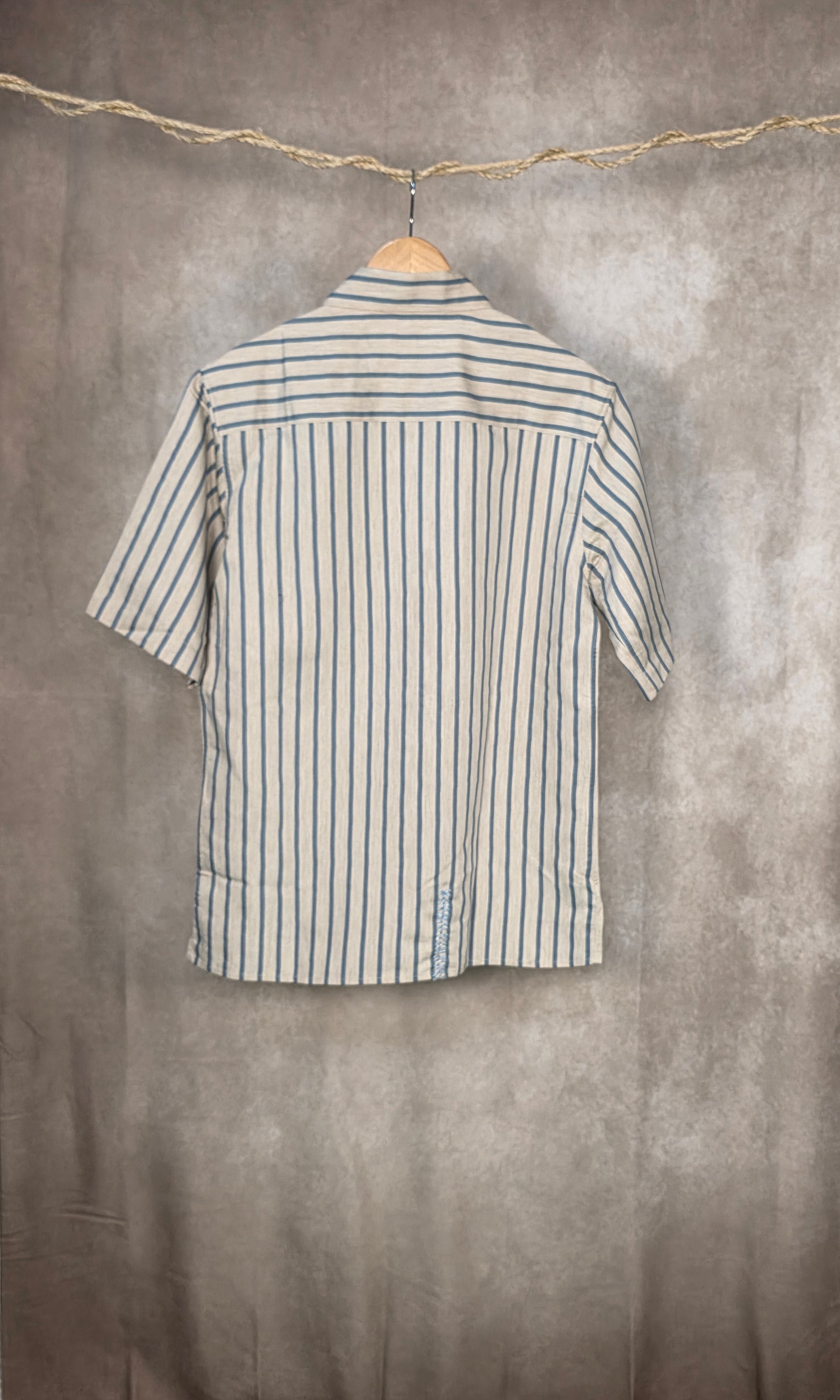 Camicia con le maniche corte a righe